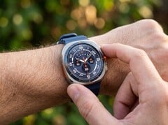 Некоторые пользователи сообщают о проблемах с лицевой панелью и рамкой часов Galaxy Watch Ultra моделей 2024 и 2025 годов.