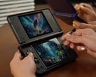 Устройство Anbernic RG DS Plus оснащено встроенным стилусом.