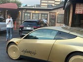 Роботакси «Cybercab» подъезжает к заведению «Terry Black’s» в Остине, штат Техас
