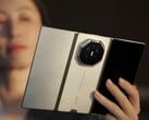 Помимо основного цвета — фиолетового — смартфон Huawei Mate XT2 также будет доступен в цветовых вариантах «золотой/белый» и «золотой/чёрный».