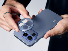 Realme GT 8 Pro в отделке Urban Blue со снятой панелью камеры. (Источник изображения: Realme)