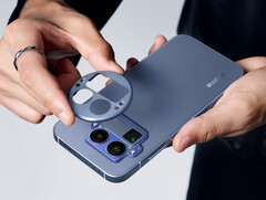 Realme GT 8 Pro в отделке Urban Blue со снятой панелью камеры. (Источник изображения: Realme)