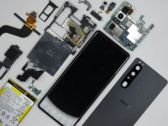 Sony Xperia 1 III не доставит большой радости сотруднику мастерской (Изображение: PBKreviews)