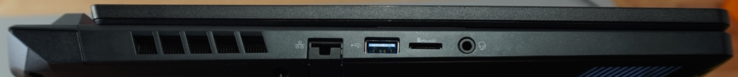 Левая сторона: гигабитный Ethernet, USB-A (5 Гбит/с), слот microSD, аудио разъем