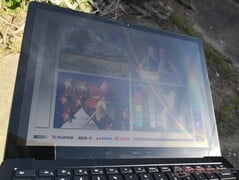 Поведение экрана ноутбука на улице под солнцем