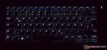 ... и со включенной подсветкой клавиш в темноте