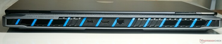 Задняя часть: DC-вход, HDMI 2.1-выход, RJ-45 2.5 GbE LAN