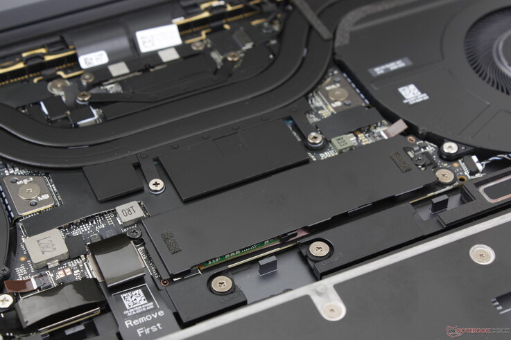 Теплораспределитель SSD входит в комплект