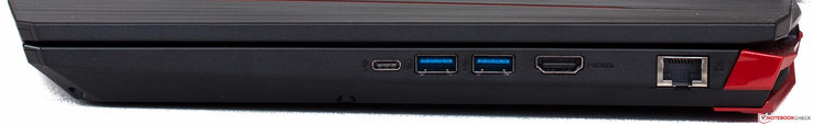 Справа: USB 3.1 Gen 1 (Type C), 2x USB 3.0, HDMI, Ethernet