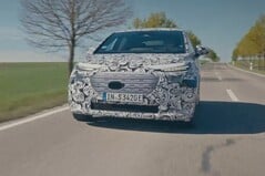 После первоначальных эскизов новый Audi A2 e-tron появился в реальной жизни в камуфляжной пленке во время тестовых поездок по льду и снегу на севере Швеции и в аэродинамической трубе.
