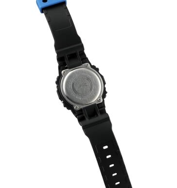 Вид сзади часов Casio G-Shock DW5600TT25-1 с гравировкой на задней крышке.
