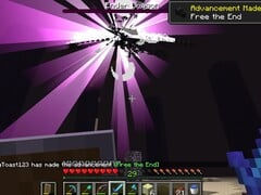 Скриншот, на котором пользователь побеждает Эндер-дракона в игре Minecraft