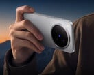 Модель X500 Pro Max оснащена 200-мегапиксельным телеобъективом. На снимке: рекламное изображение, на котором показана задняя панель телефона.