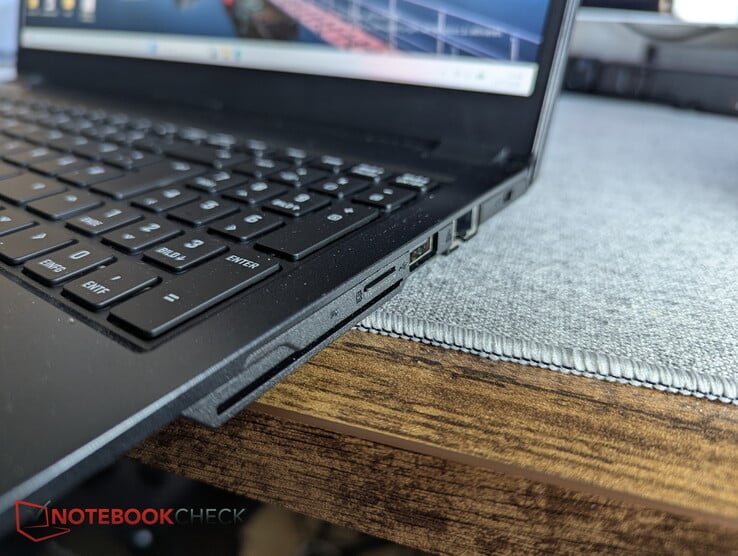 Устройство чтения карт microSD в Schenker Connect 15