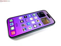 Передняя панель грядущего Apple iPhone 17, скорее всего, останется такой же, как у iPhone 16, изображенного выше. (Источник изображения: Own)