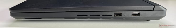 Справа: 2x USB-A 3.2 Gen 2 (10 Гбит/с)