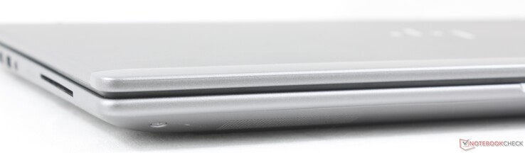 Спереди: Нет портов