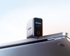 Зарядное устройство Laptop Charger Pro способно распознавать ноутбуки Mac и Windows. На изображении: рекламное фото зарядного устройства, демонстрирующее функцию распознавания.