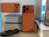 Автор MacRumors Juli Clover пользовалась iPhone трёх поколений по одному году каждым с включённым ограничением заряда до 80%.