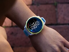 Компания Garmin собирается распространить функции, появившиеся в модели Forerunner 570 (вверху), на другие смарт-часы. (Источник изображения: Garmin)
