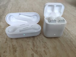 Кейсы для зарядки: FreeBuds Lite и Mi AirDots Pro, соответственно