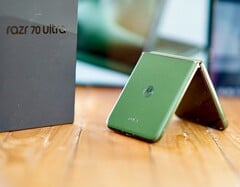 Модель Motorola Razr Plus 2026 (Razr 70 Plus) обладает множеством преимуществ — к сожалению, четкое информирование о графике обновлений не входит в их число.