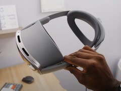 Гарнитура Samsung Galaxy XR. (Источник изображения: MKBHD на YouTube, скриншот)