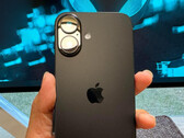 У iPhone 16 будут матовые боковые направляющие и матовая задняя панель, но глянцевый корпус камеры. (Источник изображения: Weibo)