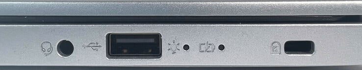 Справа: Аудио 3.5 мм, USB 2.0, Kensington