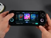 Портативная игровая консоль Anbernic RG 55G1 оснащена 5,5-дюймовым IPS-дисплеем с разрешением 1080p.