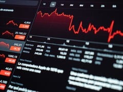 Цифровая панель мониторинга фондового рынка, отображающая финансовые показатели.