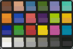 Скриншот ColorChecker. Оригинальные цвета в нижней половине каждого элемента.