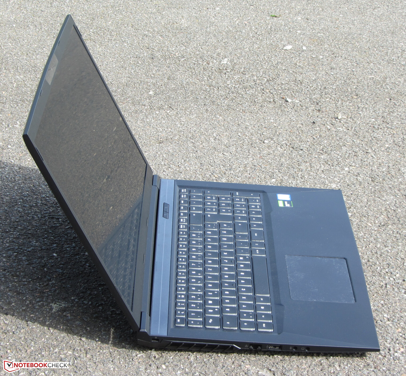 Kratkij Obzor Noutbuka Schenker Xmg Core 17 Tongfang Gk7mrfr Notebookcheck Ru Com