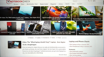 Веб-сайты читаемы. (Источник изображения: Notebookcheck)