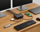 Док-станция Belkin «12-в-1», подключённая к ноутбуку, двум мониторам и другим периферийным устройствам в настольной конфигурации