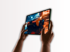 На фотографии: iQOO Pad 5 Pro.