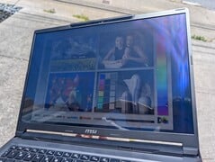 На открытом воздухе под солнечными лучами