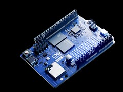 Компания Arduino объявила о выпуске нового одноплатного компьютера под названием UNO Q (источник изображения: Arduino)