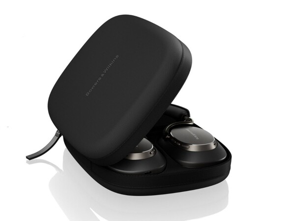 Bowers & Wilkins Px8 S2 поставляется в комплекте с футляром. (Источник изображения: Bowers & Wilkins)