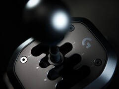Показан Logitech G RS H-Shifter
