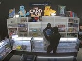 Запись с камеры Ring, запечатлевшая ограбление лаборатории по производству открыток