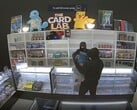 Запись с камеры Ring, запечатлевшая ограбление лаборатории по производству открыток