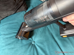 Roborock H60 Ultra также пылесосит диваны