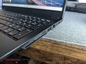 Карта Micro SD вставлена в кардридер устройства Schenker Connect 15 не до конца 