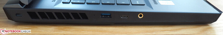 Левая сторона: слот замка Kensington, USB-A 3.1 Gen 2, USB-C 3.2 Gen 2x2, аудио разъем