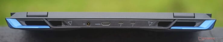 Задняя сторона: разъем питания, HDMI 2.1, 2x Thunderbolt 4