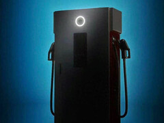 Свая мощностью 1,5 МВт обеспечивает ток 2 400 А и полную зарядку от 0 до 100% за 15 минут. (Источник изображения: Huawei)