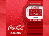 Старшая модель Casio G-Shock x Coca Cola - DW5600CC23-4, на которой изображены логотипы Coca-Cola и G-Shock на красном фоне. (Источник изображения: Casio - отредактировано) 