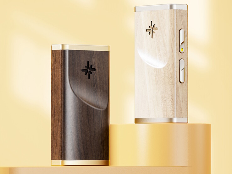ЦАП Fiio Snowsky Melody выпускается в цвете клена или ореха. (Источник изображения: Fiio)
