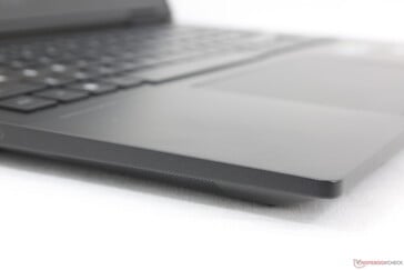 Ноутбук доступен в расцветках Shadow Black и Ceramic White